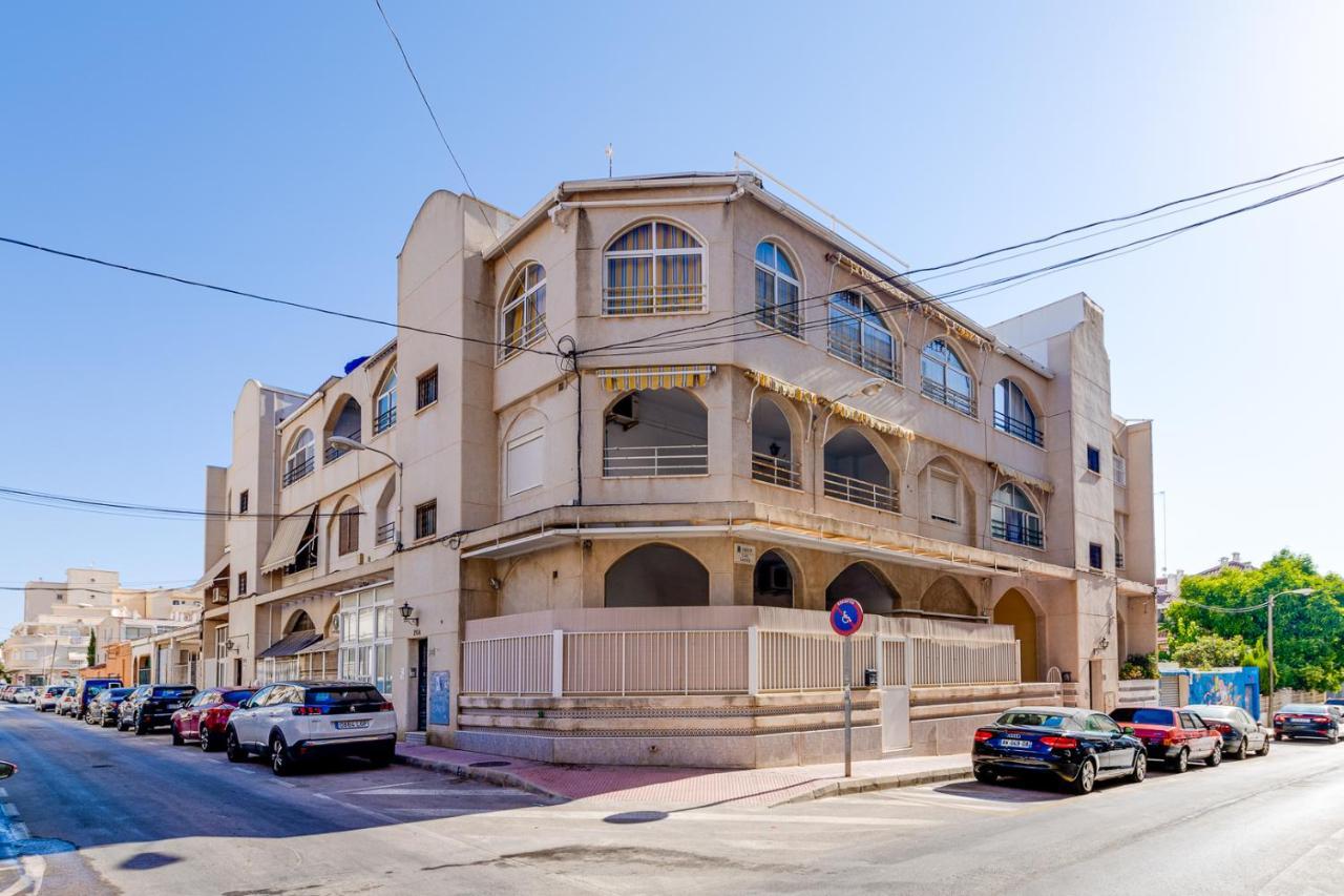 Cozy Apartment Near The Sea Torrevieja Exterior photo