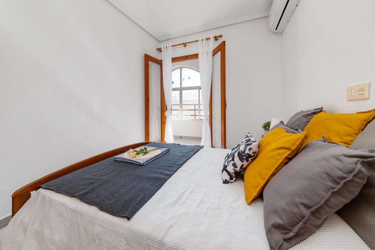 Cozy Apartment Near The Sea Torrevieja Exterior photo