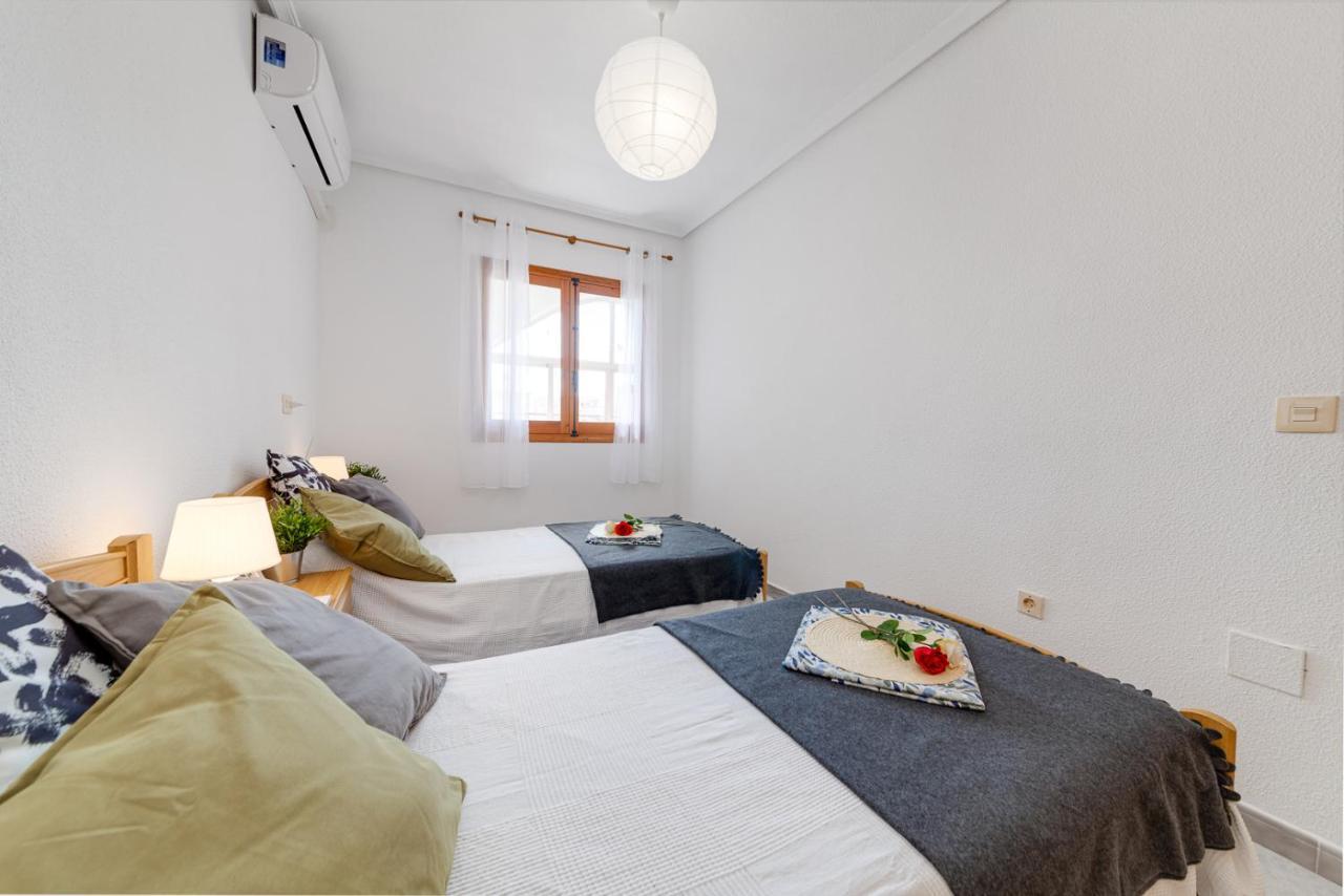 Cozy Apartment Near The Sea Torrevieja Exterior photo